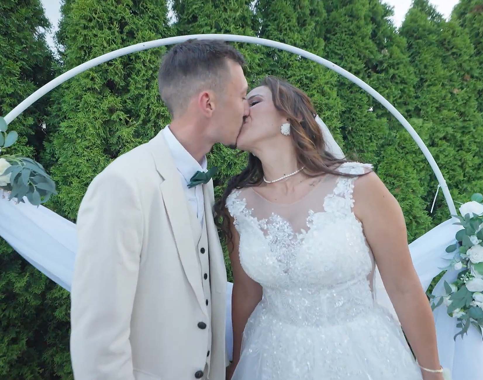 Сватбата на Женя и Йонуц (7) - Сватбена галерия на Ivylu.bg