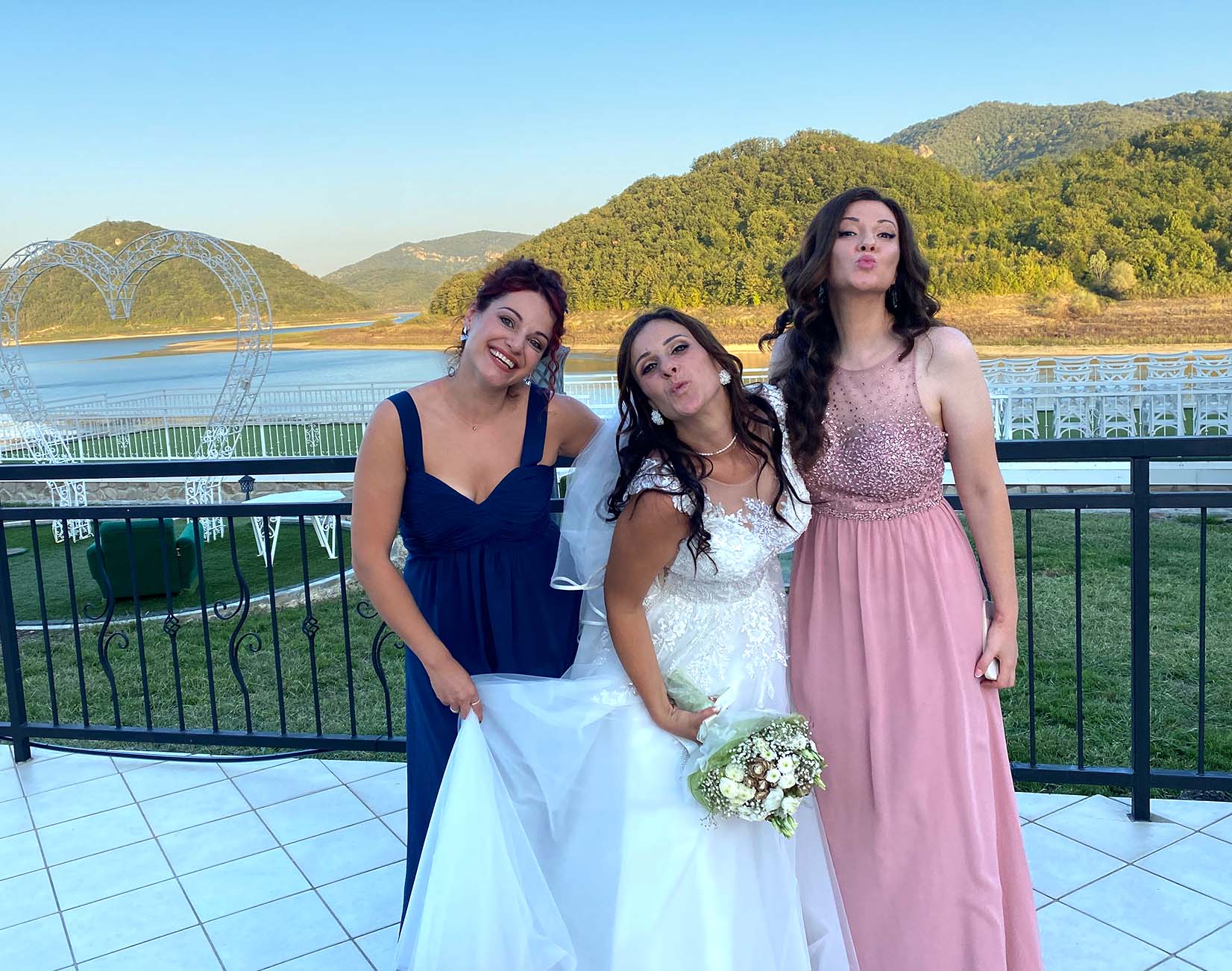 Сватбата на Женя и Йонуц (8) - Сватбена галерия на Ivylu.bg