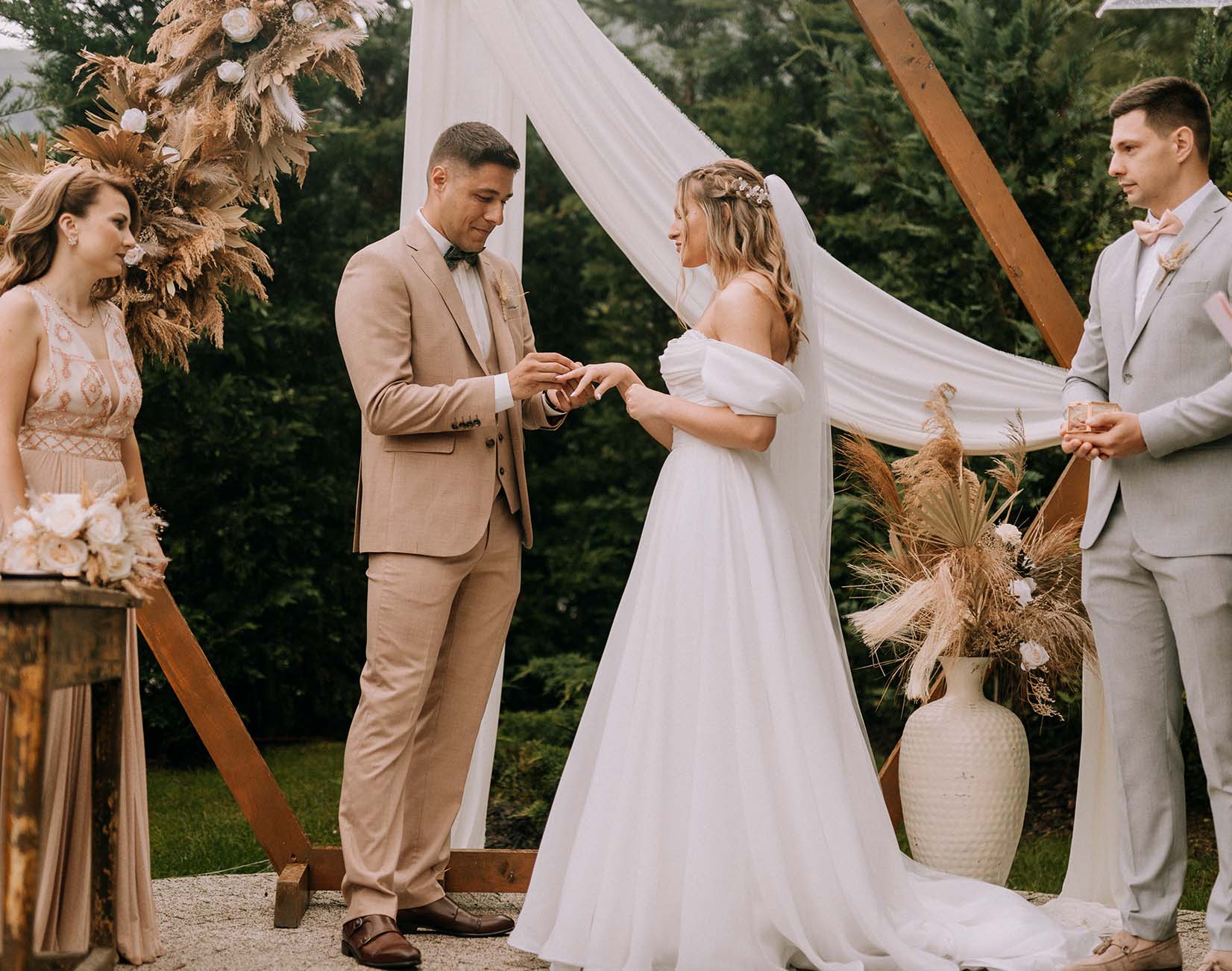 Сватбата на Йоанна и Иван (4) - Сватбена галерия на Ivylu.bg