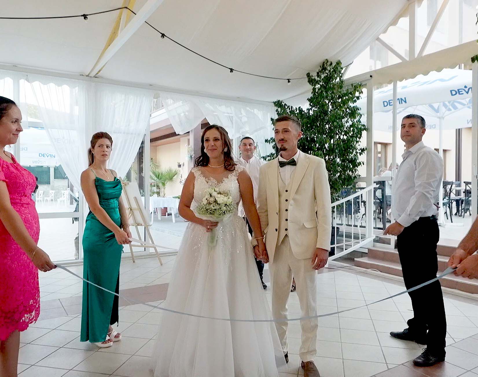 Сватбата на Женя и Йонуц (9) - Сватбена галерия на Ivylu.bg