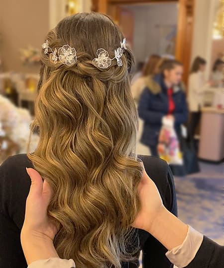Bridal Hairstyle - Half-up with romantic waves - 1117