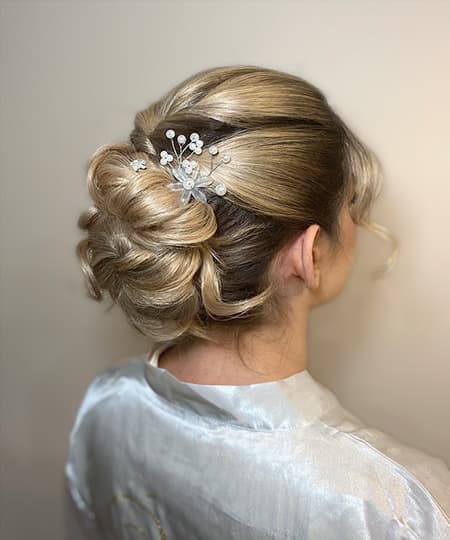 Bridal Hairstyle - Romantic low bun - 1129