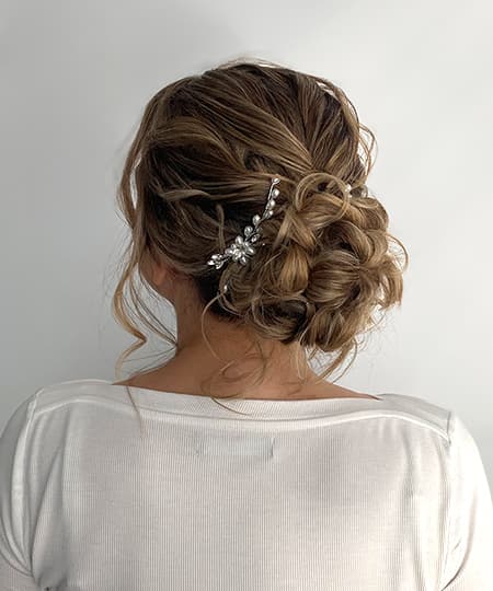Сватбена прическа 1178 - Нисък небрежен кок. Прически за сватба | Сватбени прически от IvyLu.bg